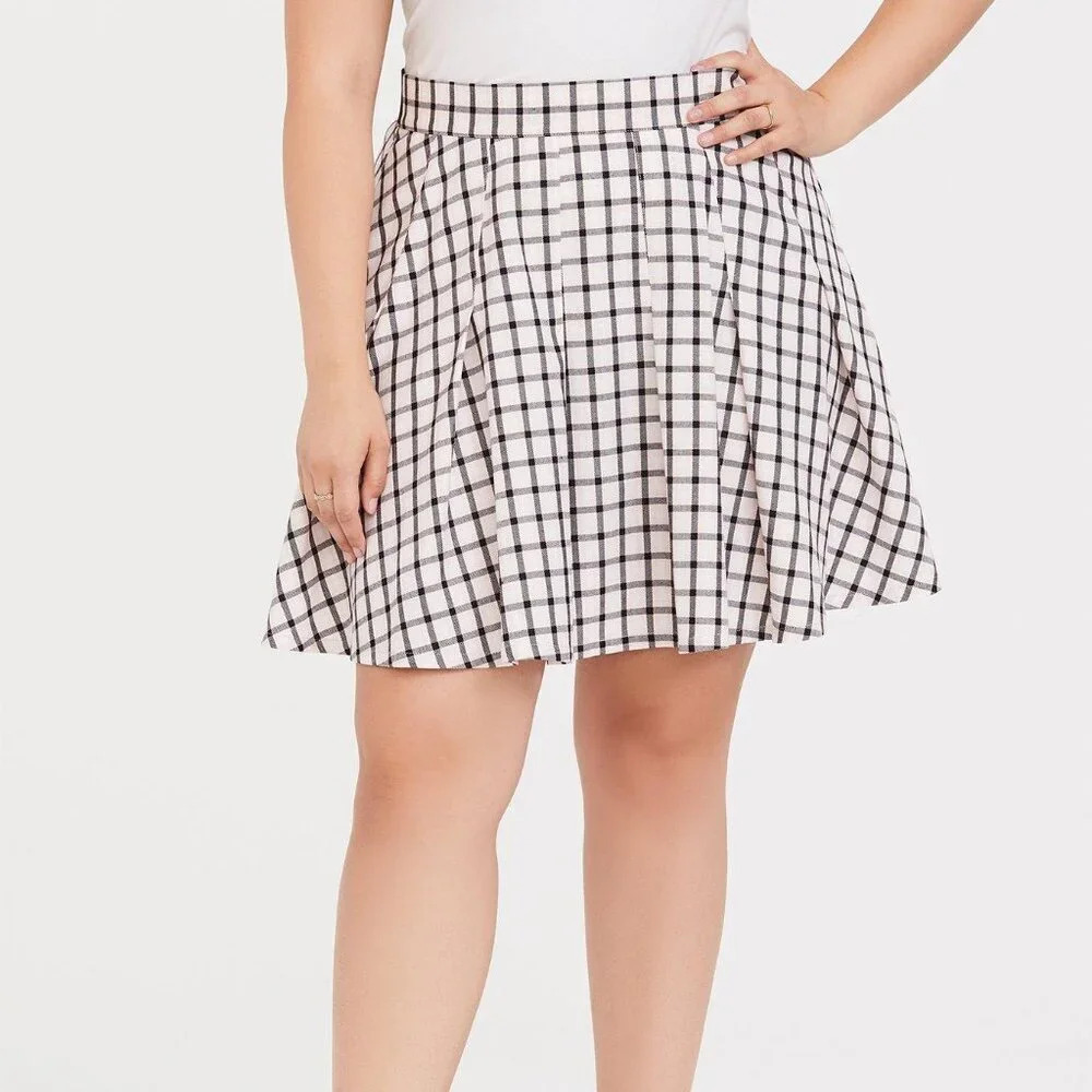 Torrid Ivory Gingham Mini Twill Pleated Skater Skirt in Size 1 (14/16)